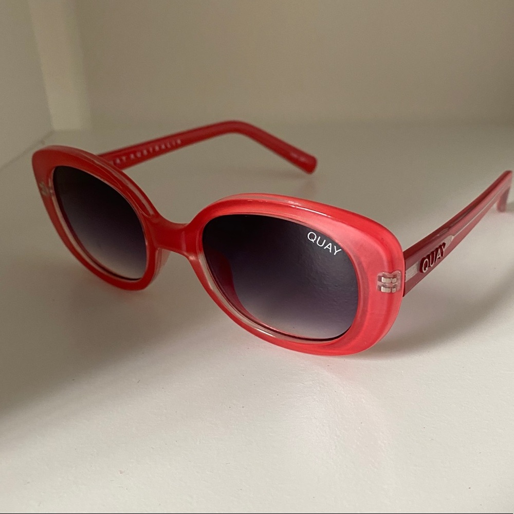 Quay Lulu Sunglasses (red)